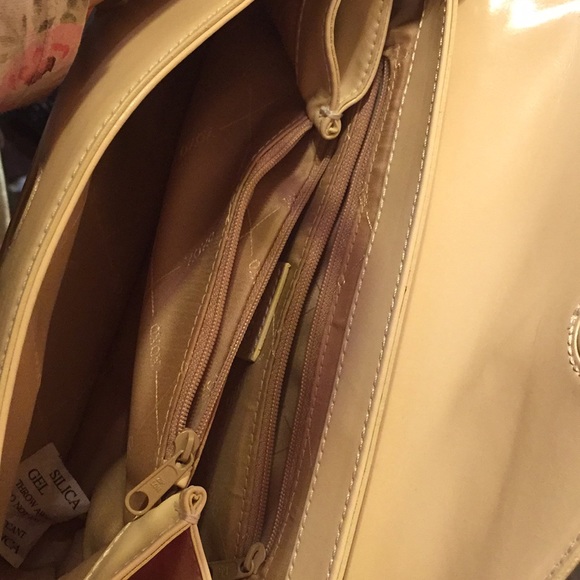 XOXO Cream Color Small Purse - Picture 2 of 2